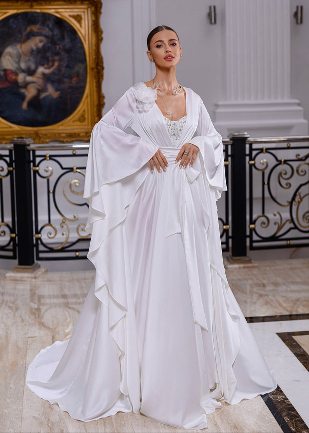 NAOMY Cape Robe