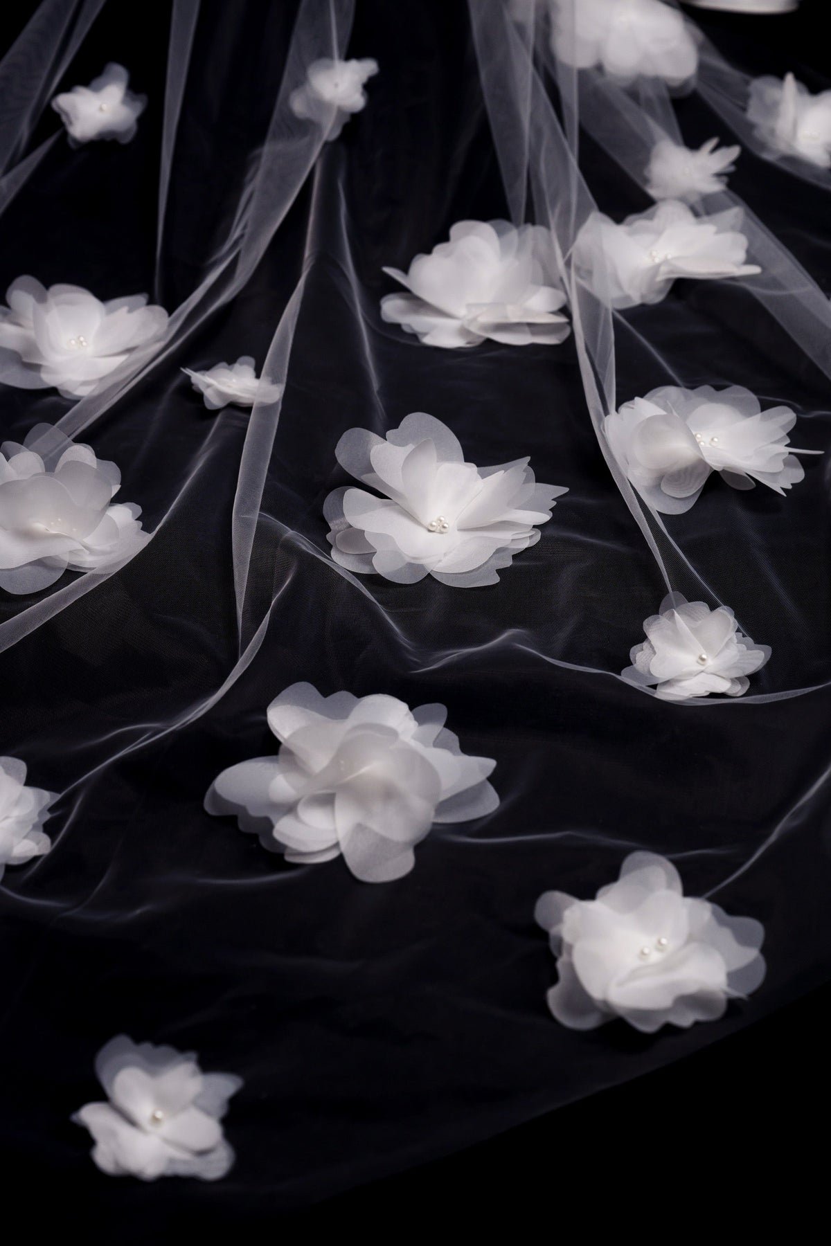 WHITE LOTUS Floral Veil
