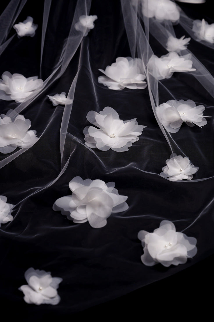 WHITE LOTUS Floral Veil
