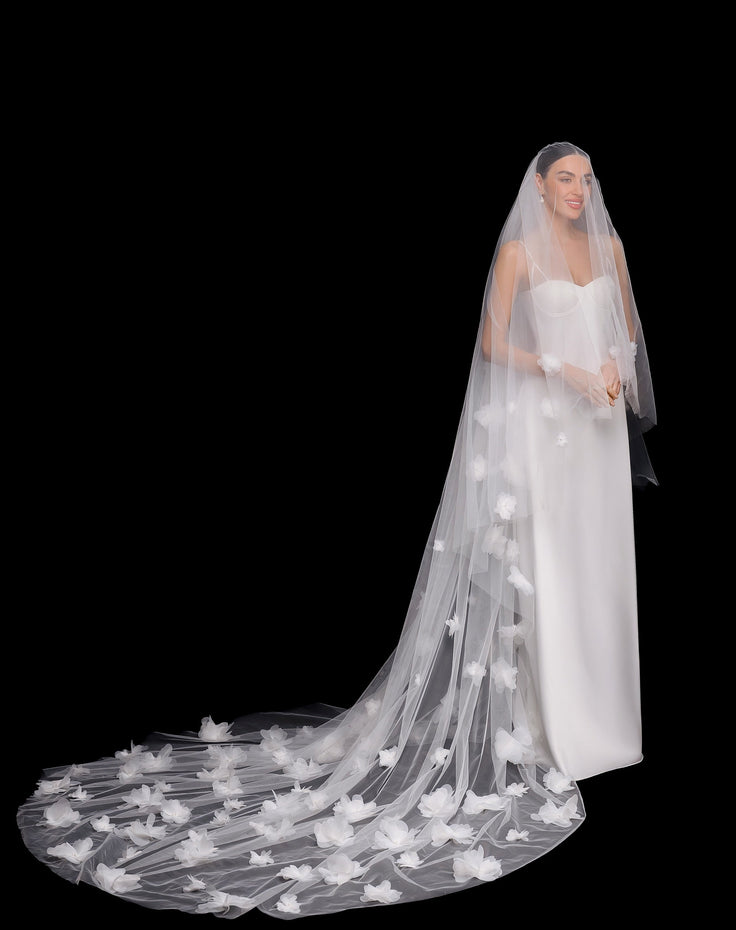 WHITE LOTUS Floral Veil